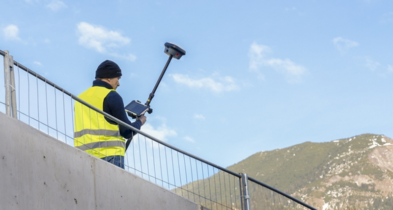 193-Six-questions-when-choosing-a-surveying-field-controller-that-fits